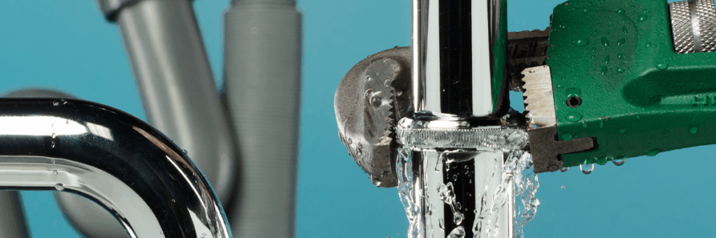 Waterlekkage die gedicht wordt. Dicht winstlekken met machinedata.